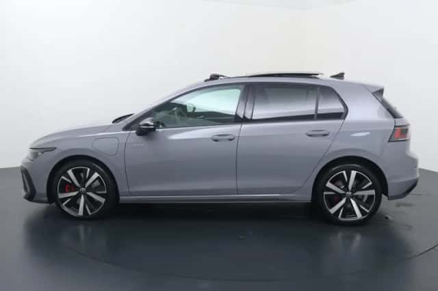 Volkswagen Golf (2025) thumbnail 2