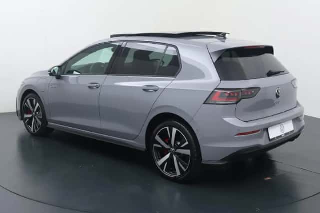 Volkswagen Golf (2025) thumbnail 4