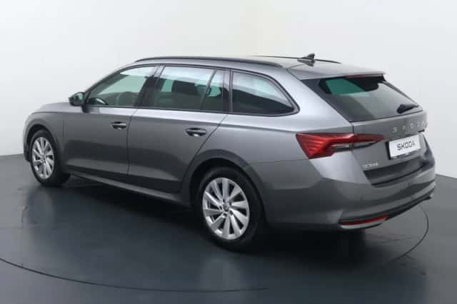 Škoda Octavia (2024) thumbnail 4