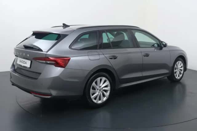 Škoda Octavia (2024) thumbnail 5