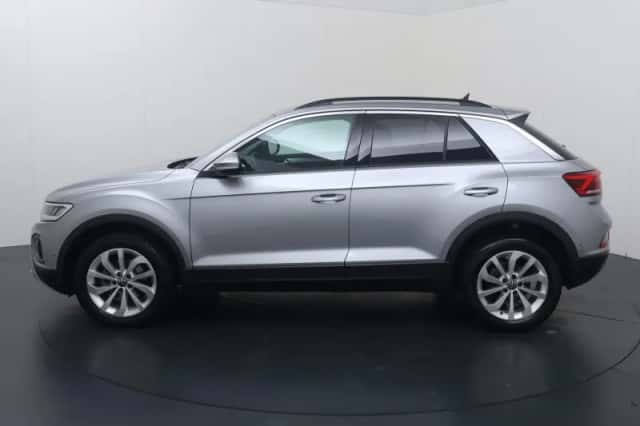 Volkswagen T-Roc (2024) thumbnail 2