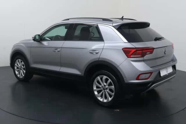 Volkswagen T-Roc (2024) thumbnail 4