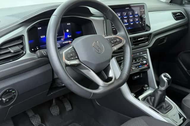 Volkswagen T-Roc (2024) thumbnail 6