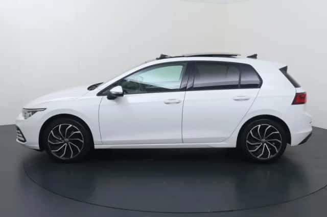 Volkswagen Golf (2020) thumbnail 2
