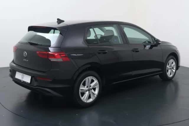 Volkswagen Golf (2022) thumbnail 5