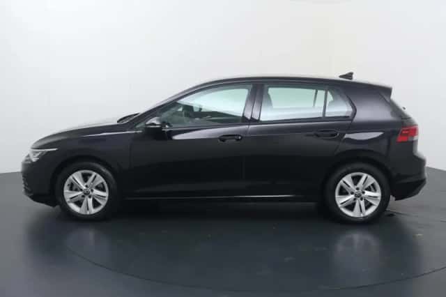 Volkswagen Golf (2023) thumbnail 2