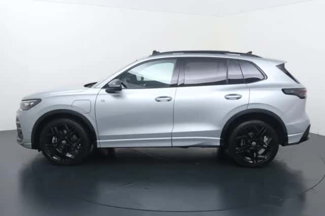 Volkswagen Tiguan (2024) thumbnail 2