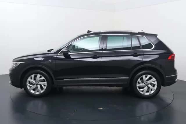 Volkswagen Tiguan (2023) thumbnail 2