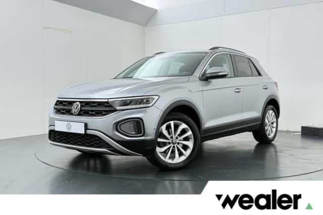 Volkswagen T-Roc (2024) thumbnail 1