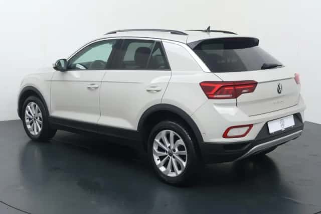 Volkswagen T-Roc (2024) thumbnail 4