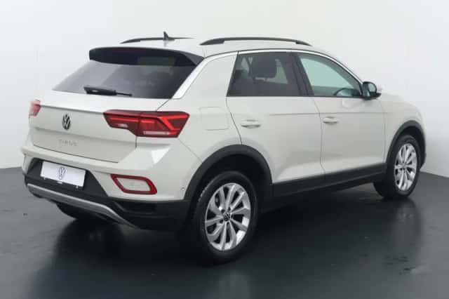 Volkswagen T-Roc (2024) thumbnail 5