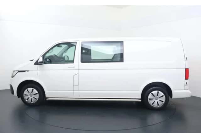 Volkswagen Transporter (2024) thumbnail 2