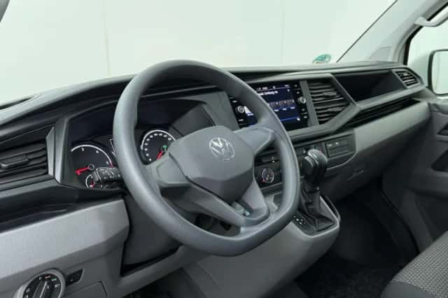 Volkswagen Transporter (2024) thumbnail 6