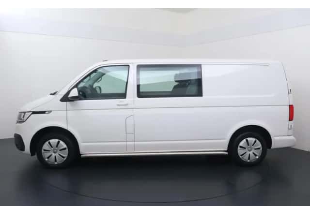Volkswagen Transporter (2024) thumbnail 2