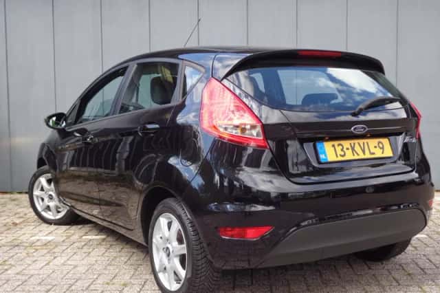 Ford Fiesta (2010) thumbnail 4
