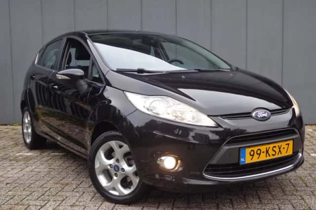 Ford Fiesta (2010) thumbnail 2