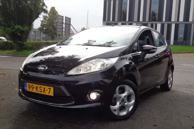Ford Fiesta (2010) thumbnail 5