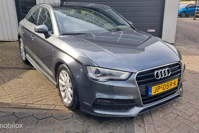 Audi A3 (2016) thumbnail 2