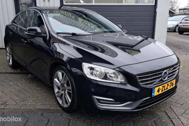 Volvo S60 (2015) thumbnail 2