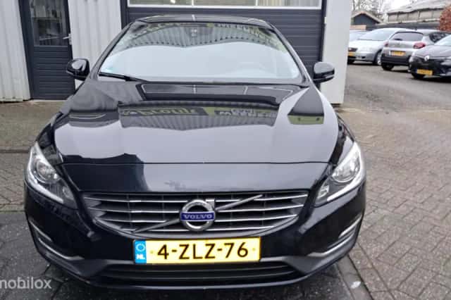 Volvo S60 (2015) thumbnail 3