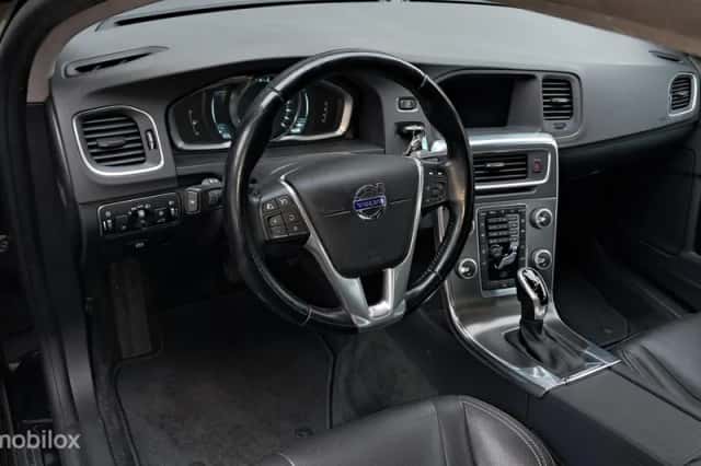 Volvo S60 (2015) thumbnail 5