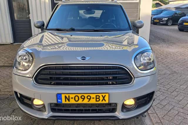 MINI Countryman (2018) thumbnail 2