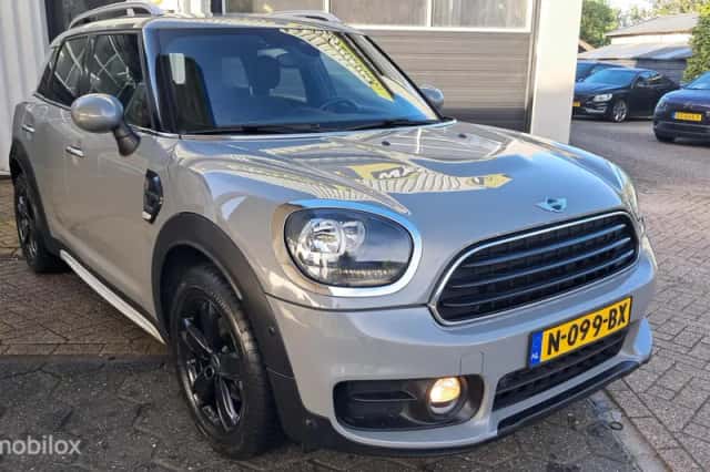 MINI Countryman (2018) thumbnail 3