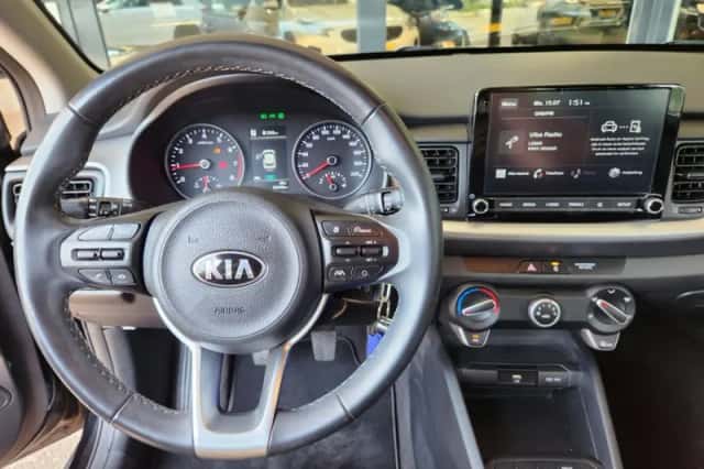 Kia Stonic (2021) thumbnail 4