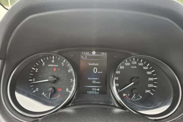 Nissan Qashqai (2015) thumbnail 3