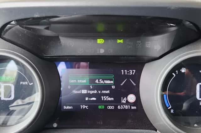 Toyota Yaris (2021) thumbnail 3