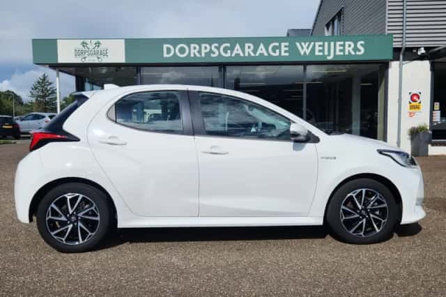 Toyota Yaris (2021) thumbnail 5