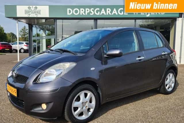 Toyota Yaris (2011) thumbnail 1