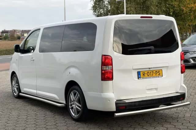 Peugeot Traveller (2018) thumbnail 4