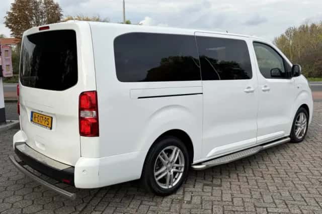 Peugeot Traveller (2018) thumbnail 6