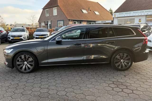 Volvo V60 (2021) thumbnail 2