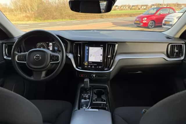 Volvo V60 (2021) thumbnail 3