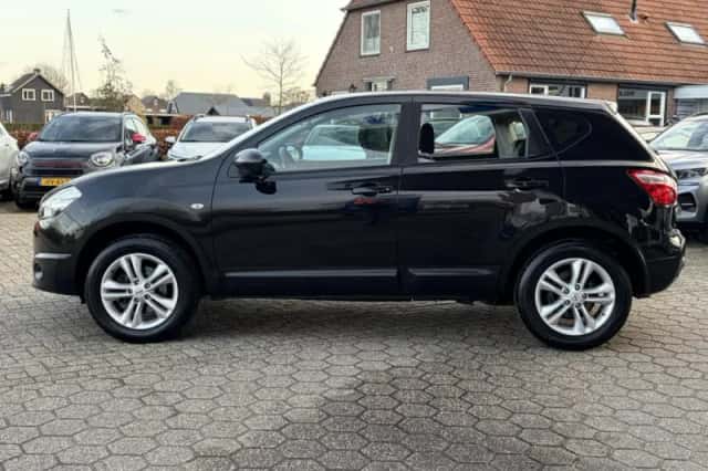Nissan Qashqai (2010) thumbnail 3