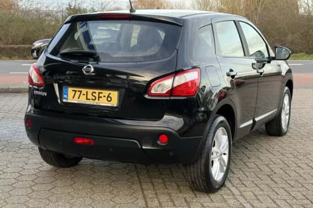 Nissan Qashqai (2010) thumbnail 4