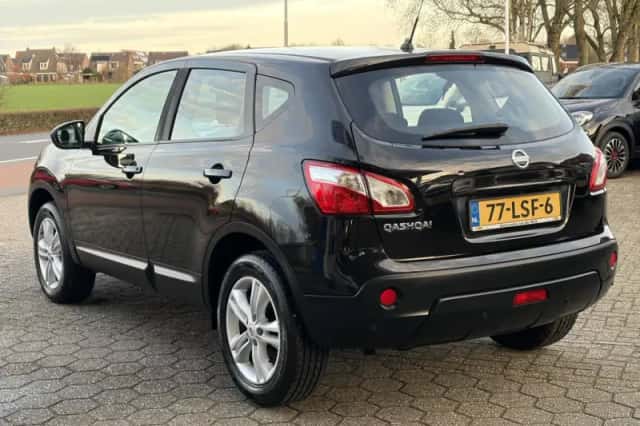 Nissan Qashqai (2010) thumbnail 6