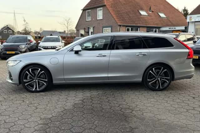 Volvo V90 (2018) thumbnail 2