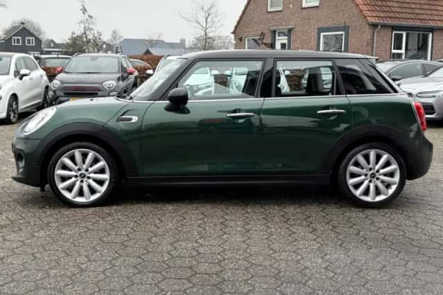 MINI Cooper (2016) thumbnail 2