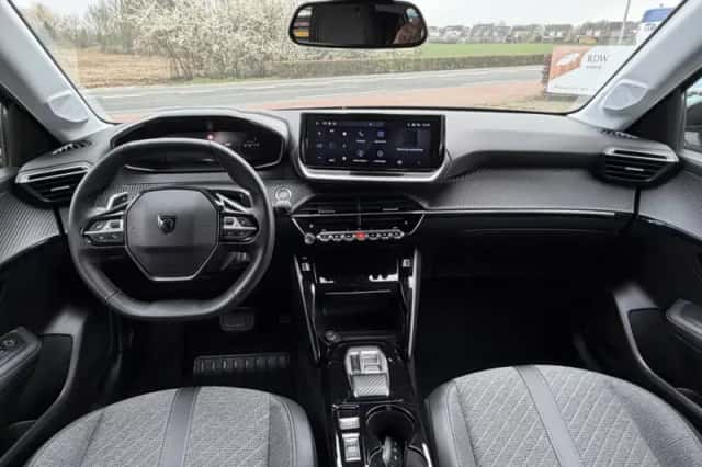 Peugeot 208 (2024) thumbnail 3