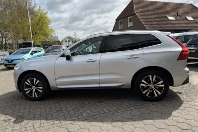 Volvo XC60 (2021) thumbnail 2