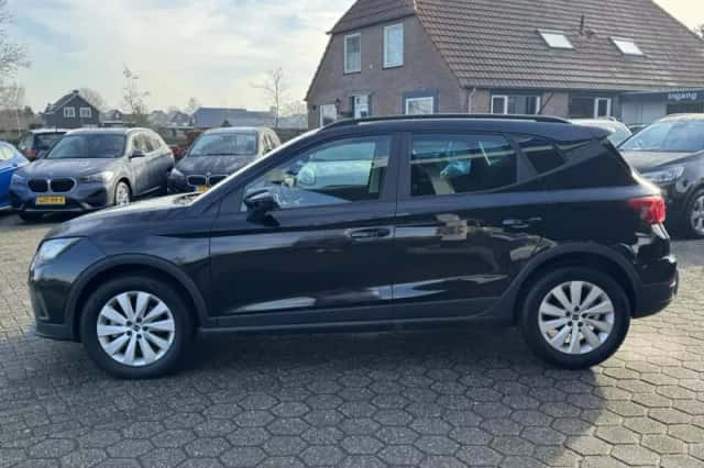 SEAT Arona (2023) thumbnail 4