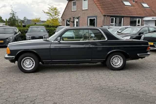 Mercedes-Benz 200-Serie (1985) thumbnail 2