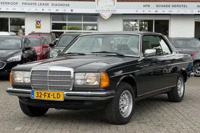 Mercedes-Benz 200-Serie (1985) thumbnail 4