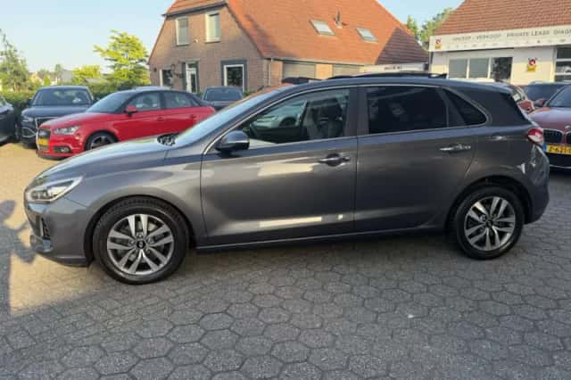 Hyundai i30 (2017) thumbnail 2
