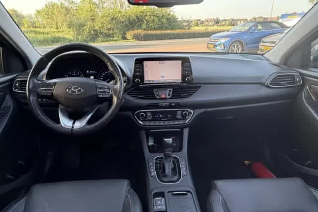 Hyundai i30 (2017) thumbnail 3