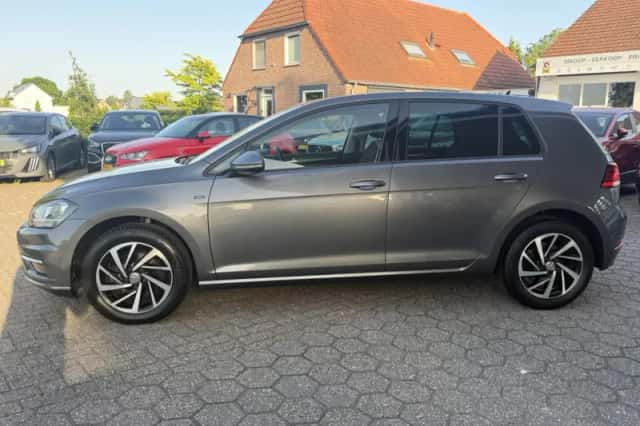 Volkswagen Golf (2019) thumbnail 2