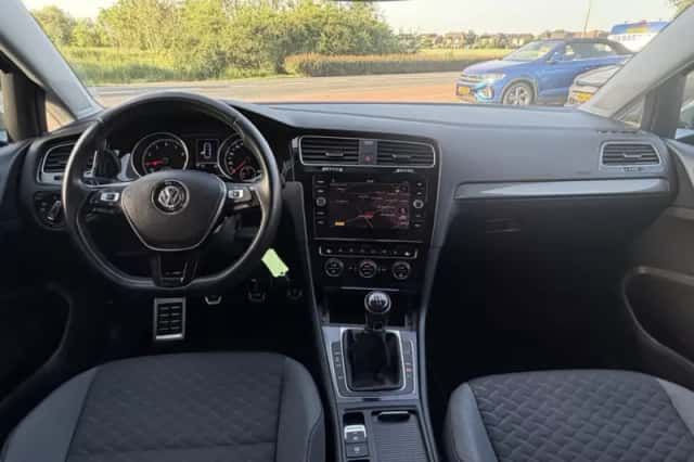 Volkswagen Golf (2019) thumbnail 3